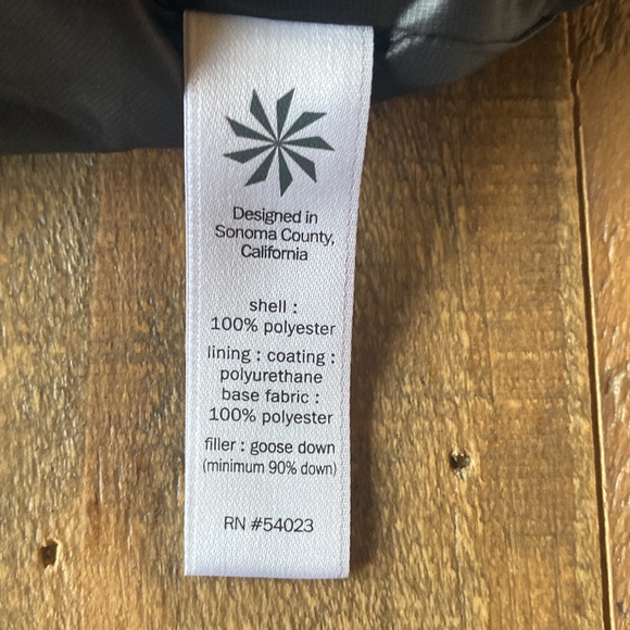 Athleta Puffer Coat - Picture 13 of 16